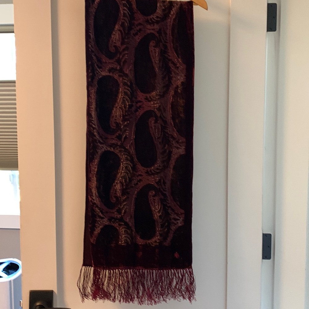 Velvet burgundy scarf with fringe